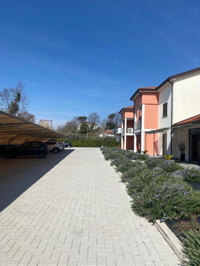 Rta La Pineta Aparthotel Sarzana Exterior photo