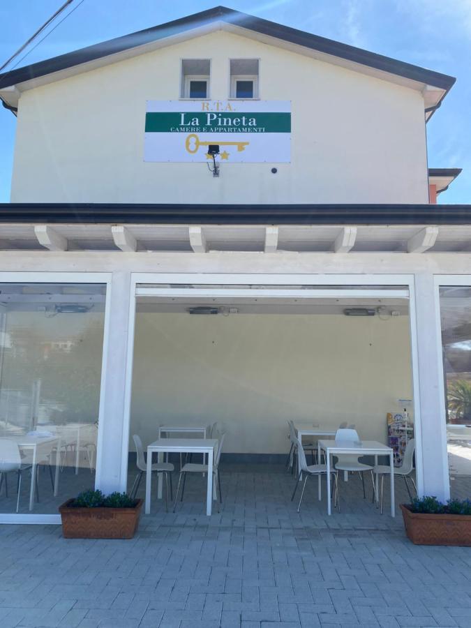 Rta La Pineta Aparthotel Sarzana Exterior photo
