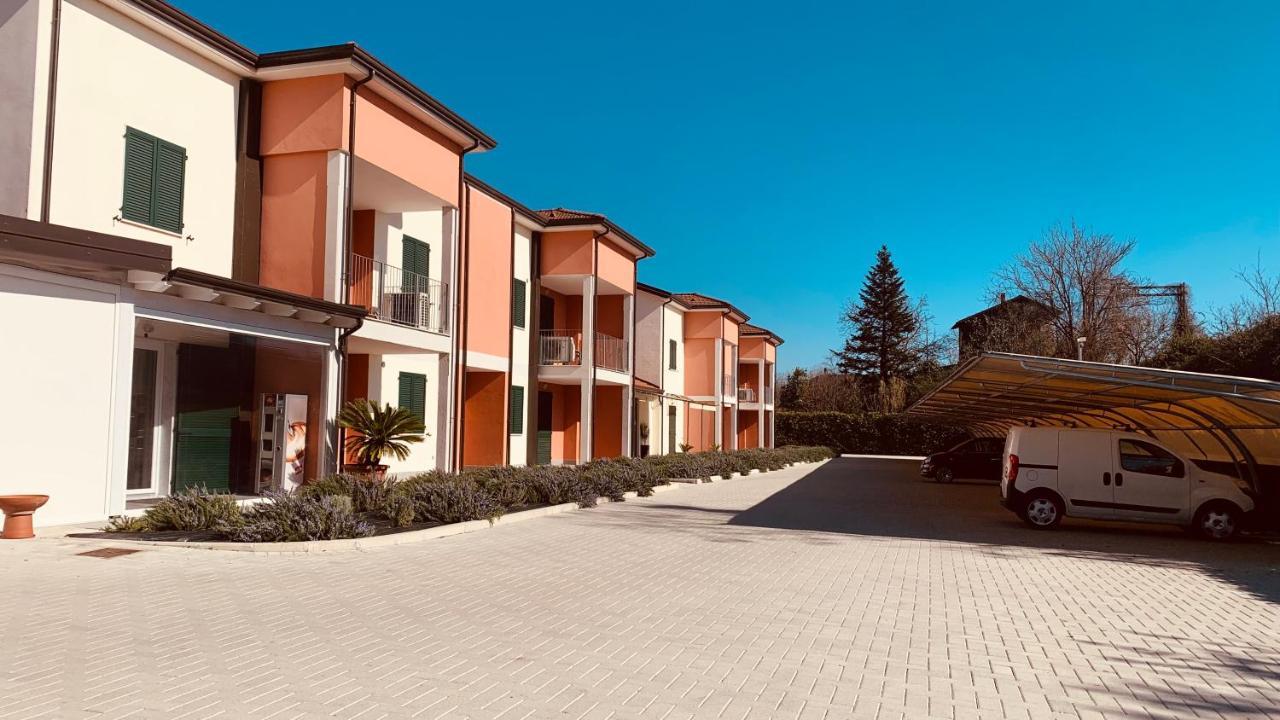 Rta La Pineta Aparthotel Sarzana Exterior photo